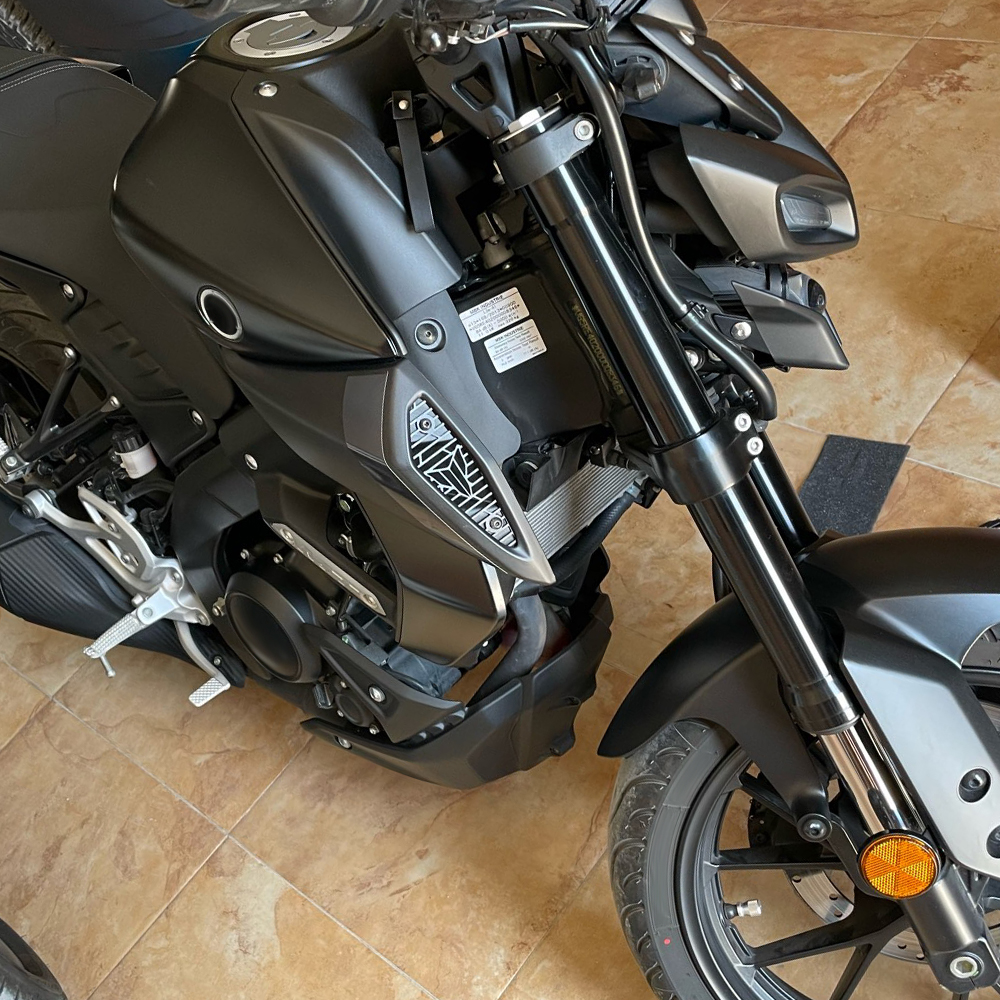 Intake Cover For YAMAHA MT-125 - Tank Divider Mesh recension och pris